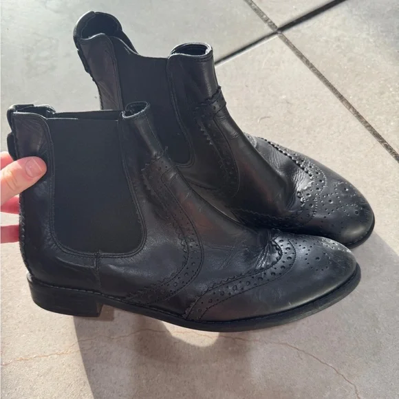 Carvela Kurt Geiger Chelsea leather black Ankle Boots brogue - Picture 4 of 6